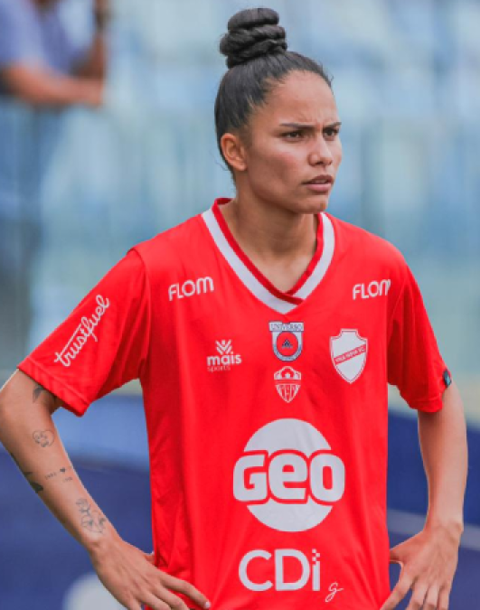 Elen Baptista<h5>Defender</h5>